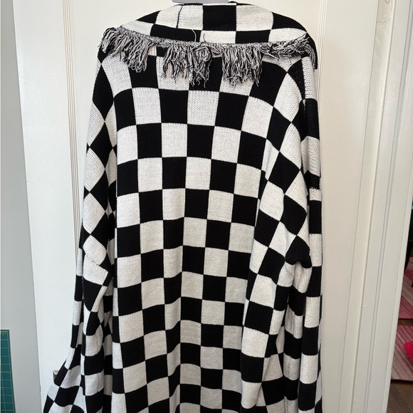 Dressed in LALA Luxe Fringe Blanket Cardigan in Black + White Check 2XL/3XL - Picture 3 of 4